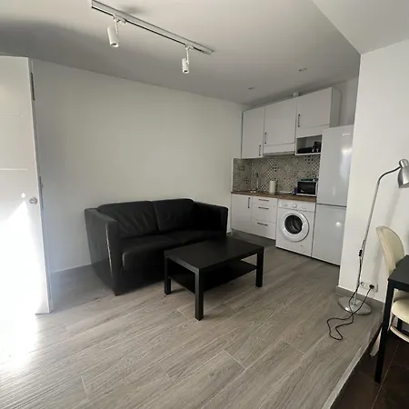 아파트 Cozy With Ac & Barbecue, Close To The Sea *