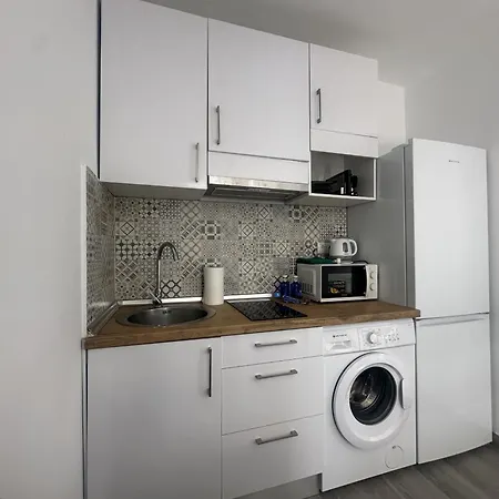 아파트 Cozy With Ac & Barbecue, Close To The Sea